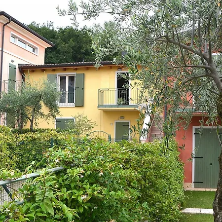 Residenza Alle Torri With Pool Apartment